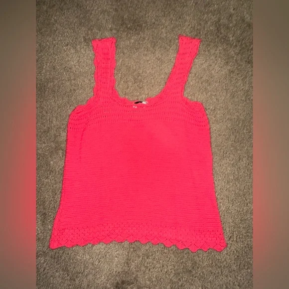 FREE ASSEMBLY CROCHET TANK TOP - SiZE SMALL - Picture 4 of 7